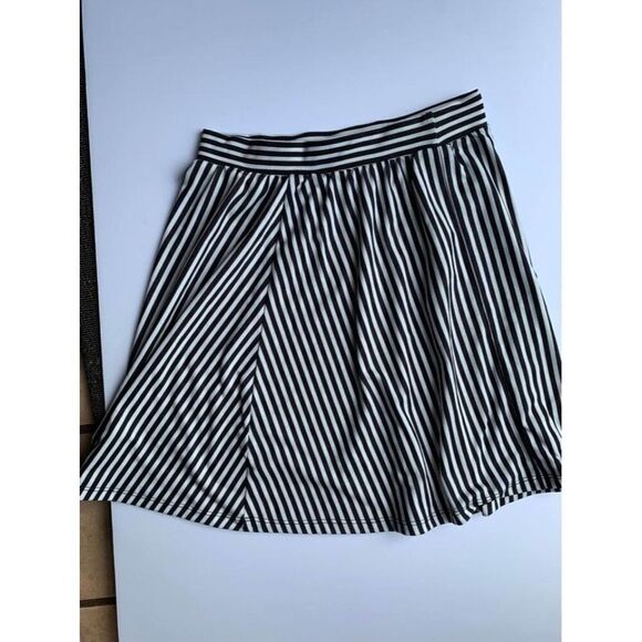 NWT ASOS petite black and white striped skirt size - Picture 2 of 4